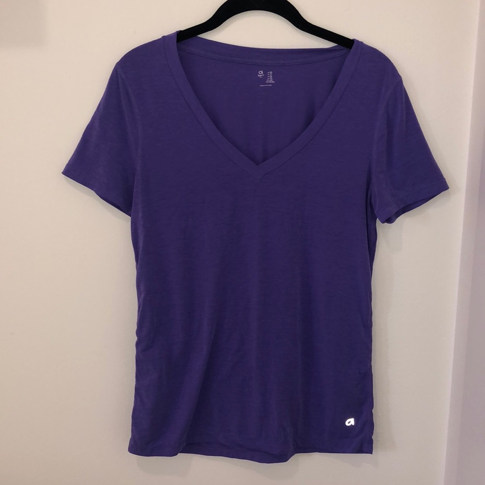 Gap fit V neck